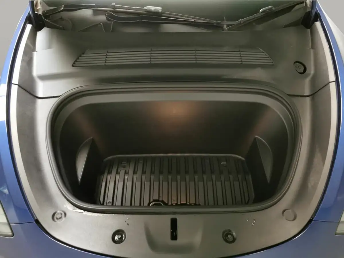 2022-tesla-model-y-e-long-range-big-34