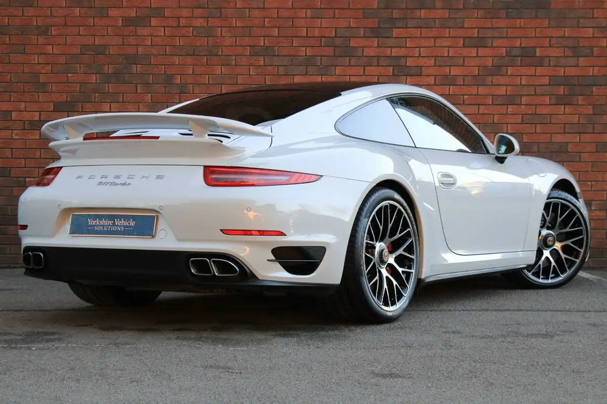 2015-porsche-911-38-turbo-coupe-big-15