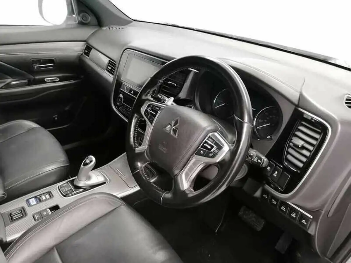 2018-mitsubishi-outlander-24-4hs-phev-big-9