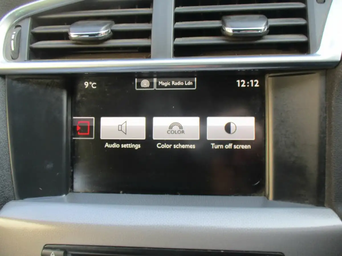 2017-citroen-c4-12-puretech-feel-big-41