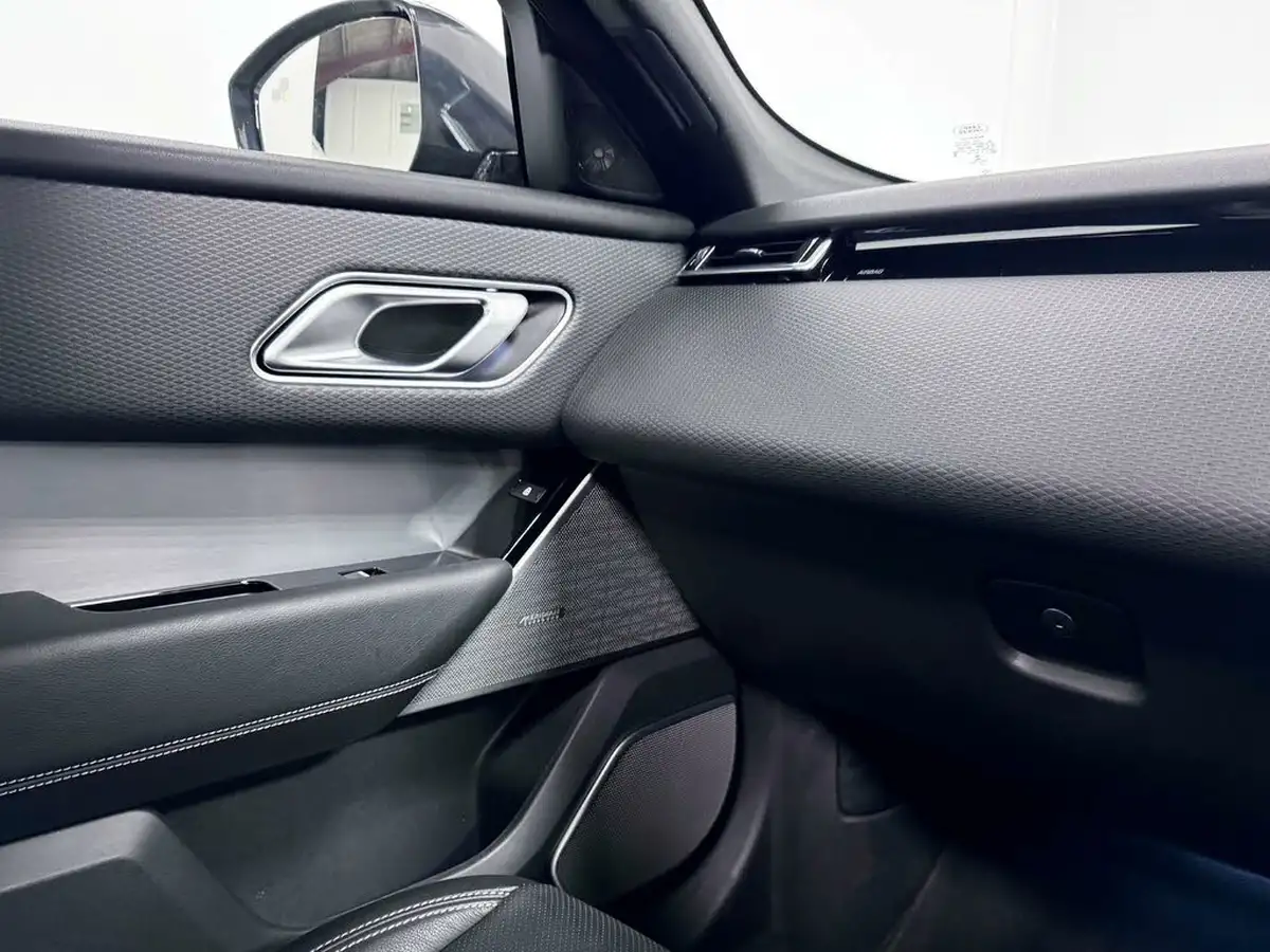 2021-land-rover-range-rover-velar-20-d200-velar-edition-big-30