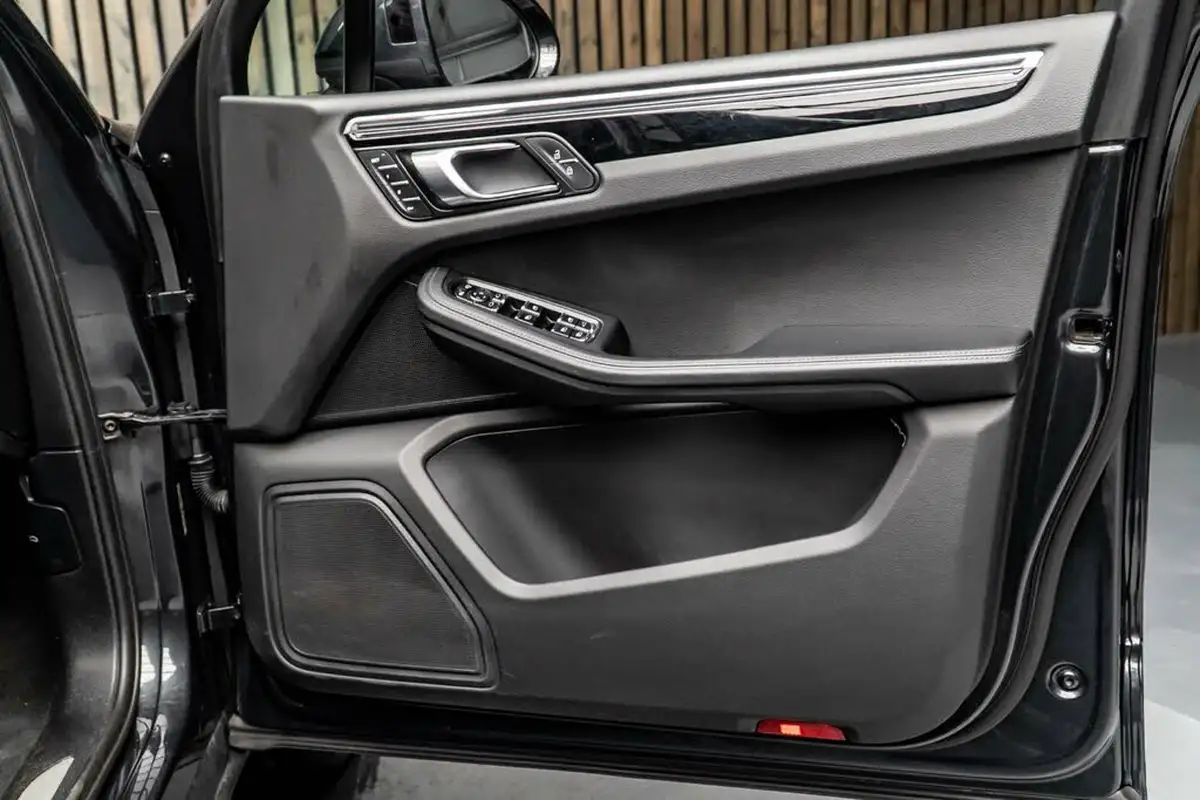 2020-porsche-macan-30-v6-s-big-30