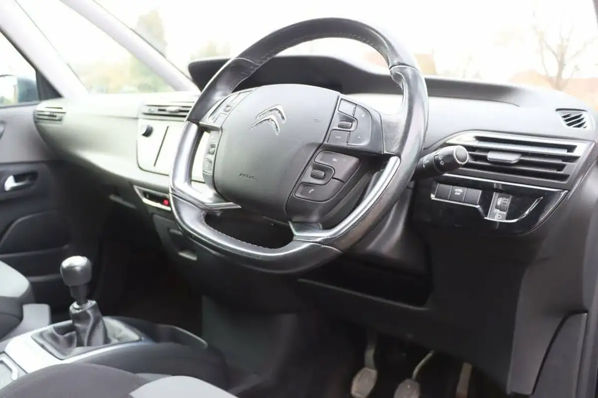 2015-citroen-c4-picasso-16e-hdi-exclusive-big-14