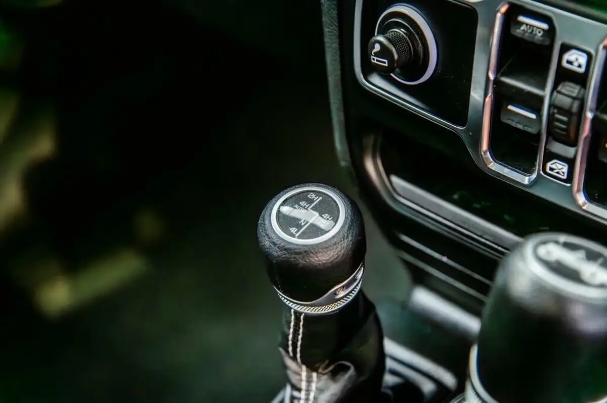 2019-jeep-wrangler-20-gme-sahara-hard-5d-big-14