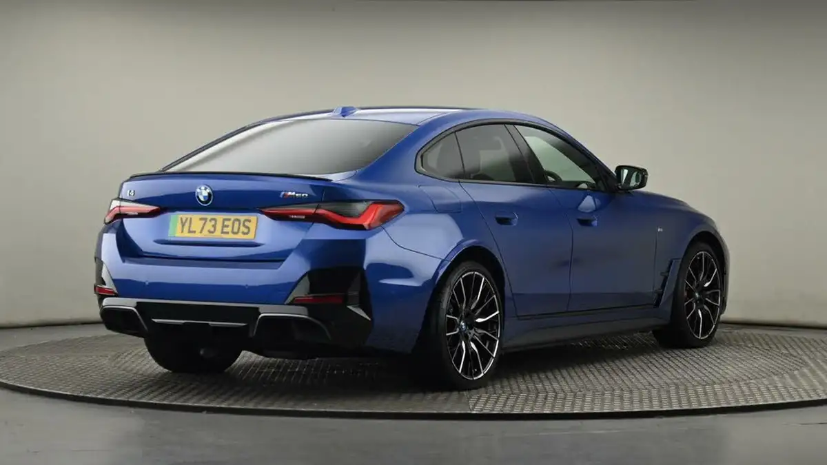 2023-bmw-i4-e-m50-big-24