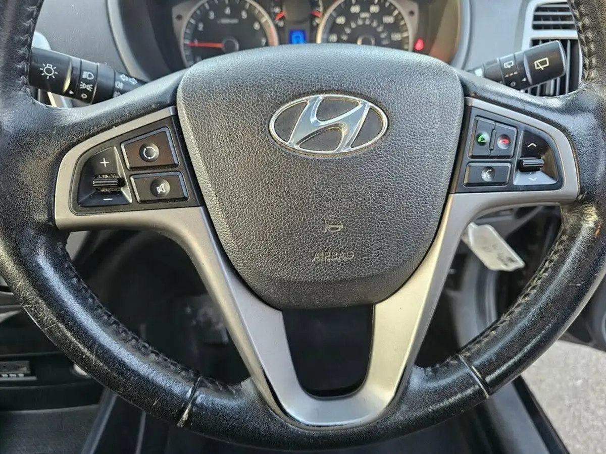 2014-hyundai-i20-14-active-100ps-auto-big-12