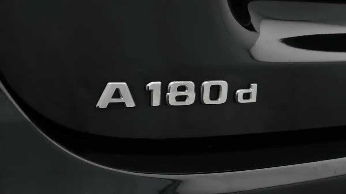 2021-mercedes-benz-a-class-15d-a180d-se-big-20