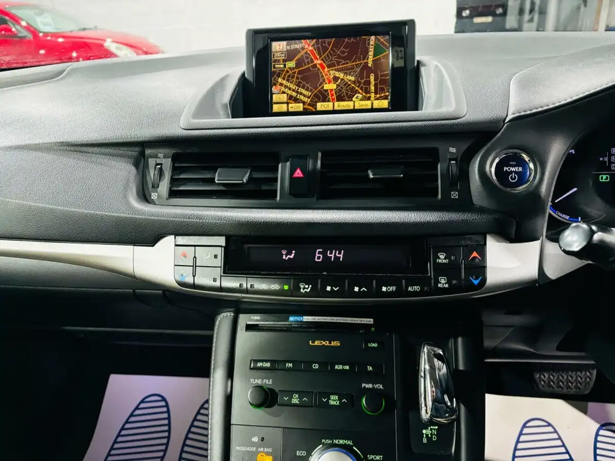 2011-lexus-ct-200h-18-se-l-big-18