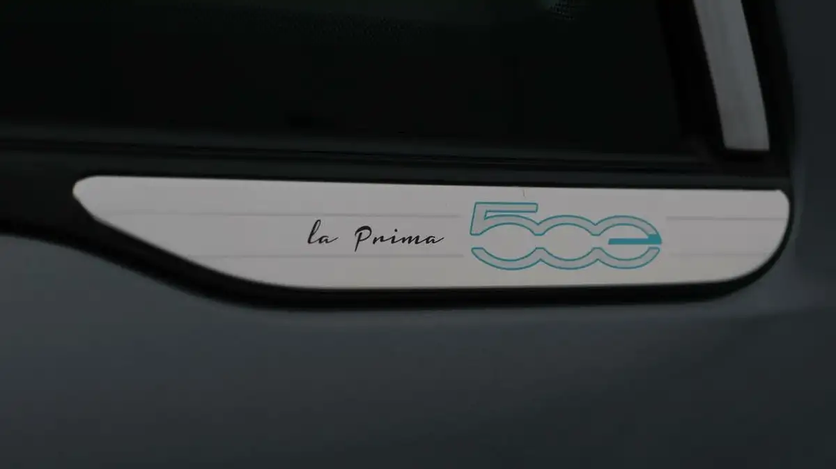2022-fiat-500-e-la-prima-big-21
