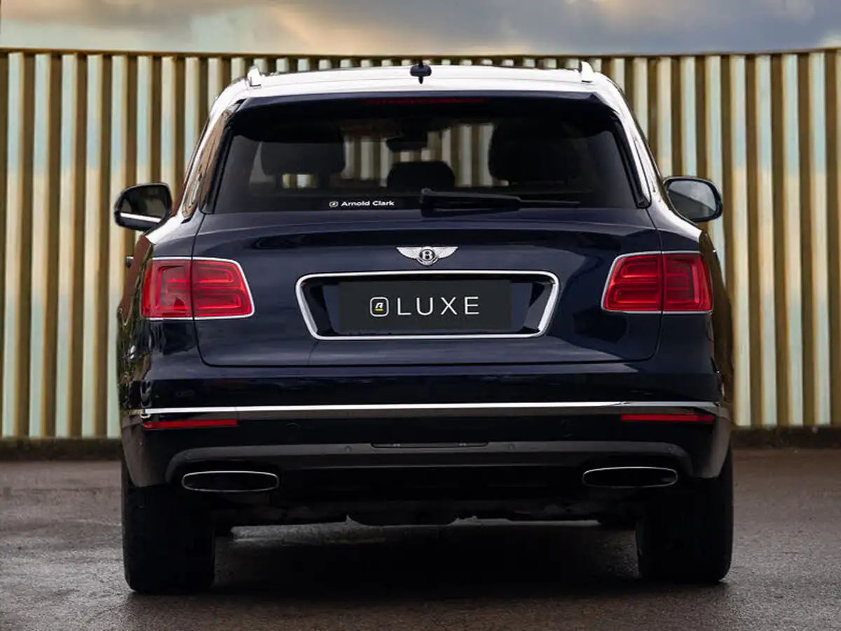 2016-bentley-bentayga-60-w12-big-11