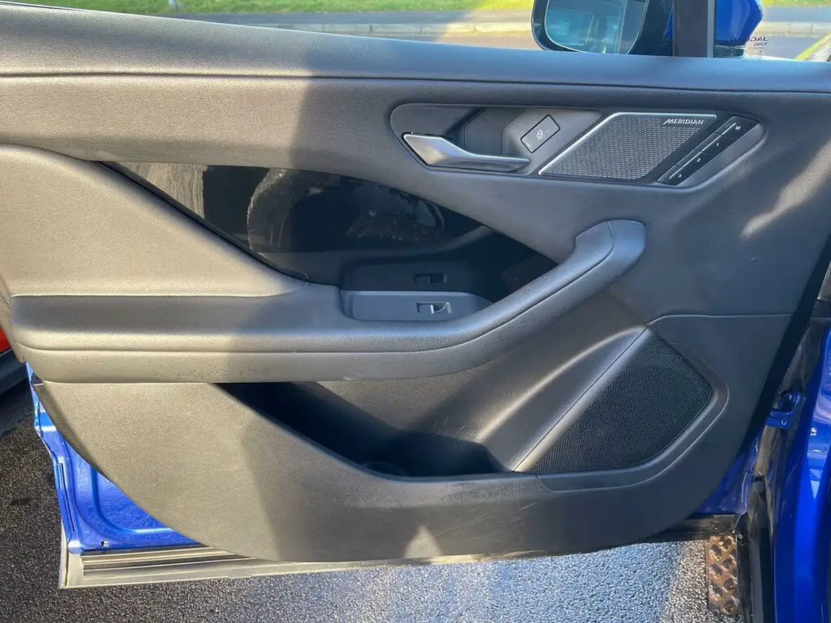 2019-jaguar-i-pace-ev400-se-big-22