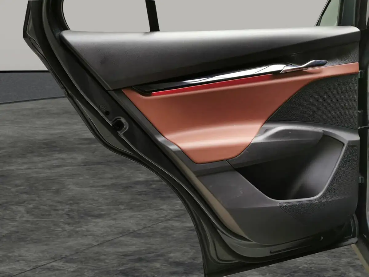 2021-skoda-enyaq-e-60-62-kwh-big-28