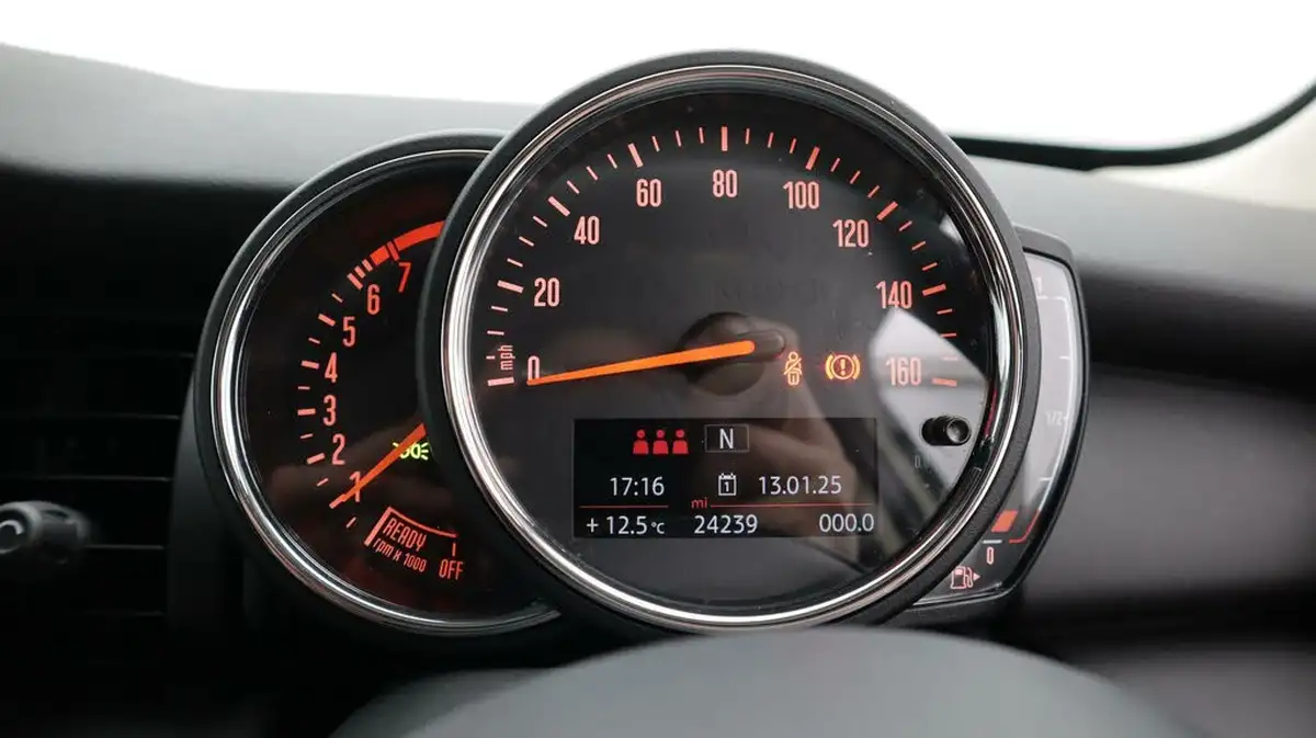 2020-mini-cooper-15-one-classic-comfort-5d-big-10