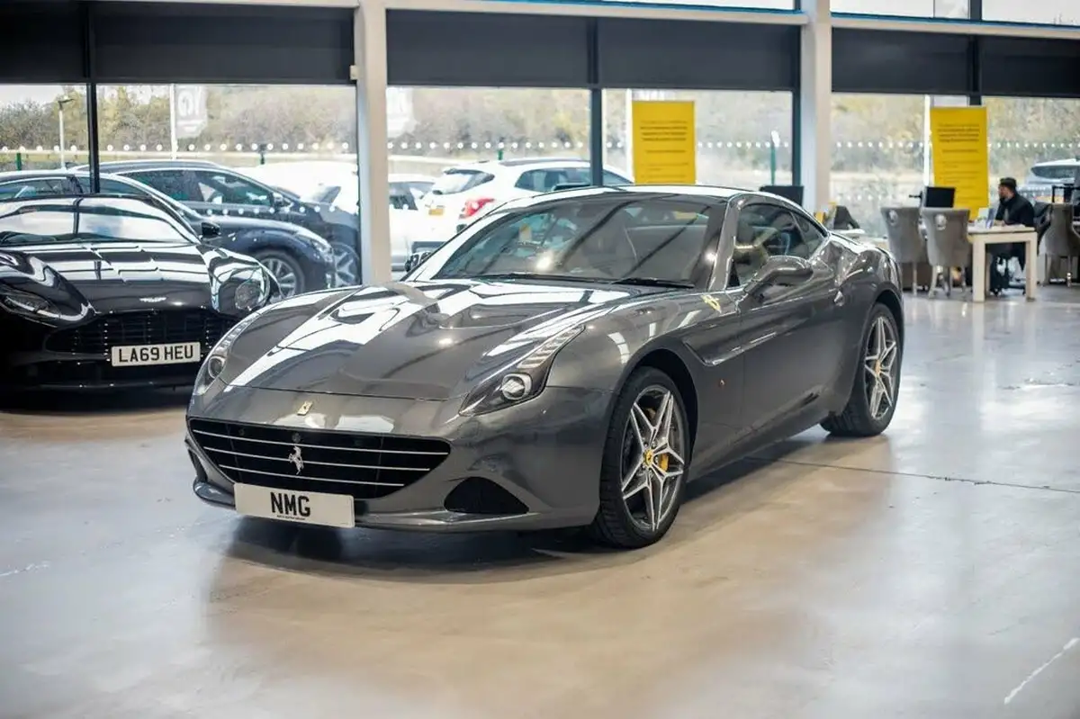 2016-ferrari-california-39-t-big-9