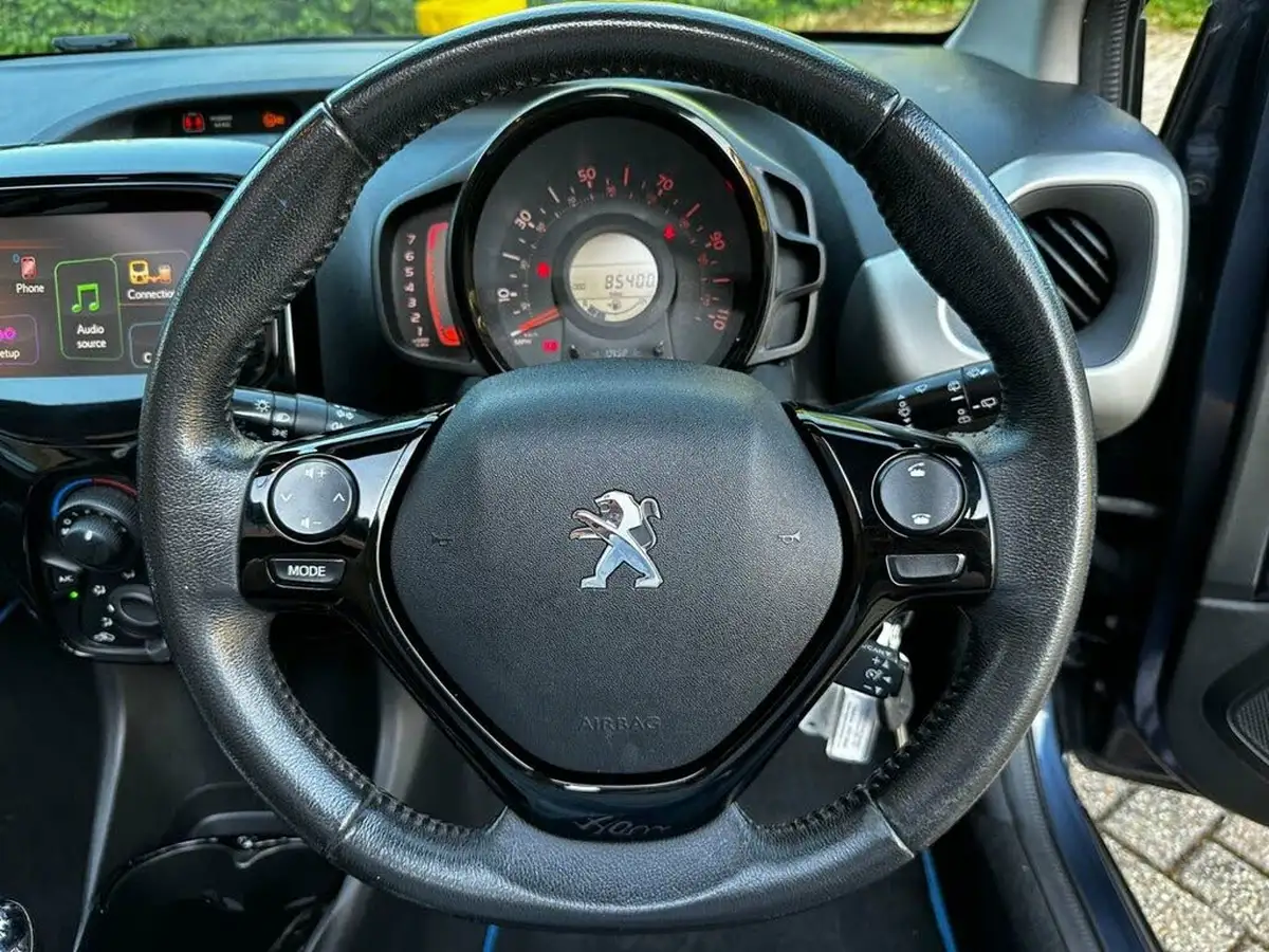 2015-peugeot-108-12-puretech-allure-top-5d-big-9