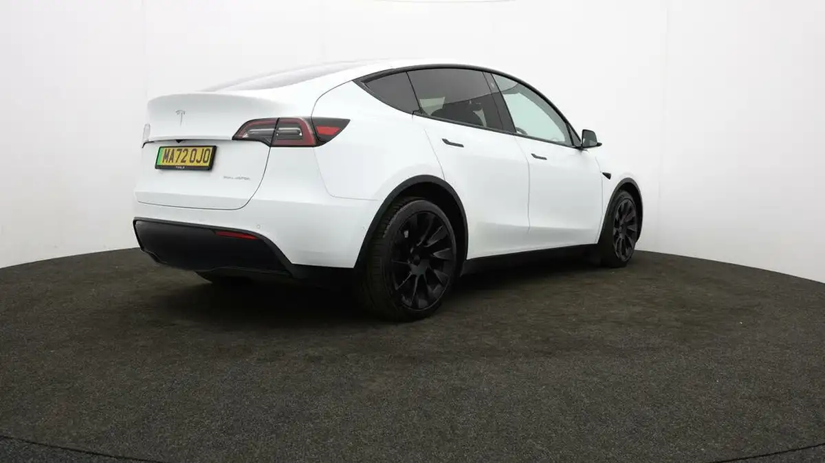 2022-tesla-model-y-e-long-range-big-75