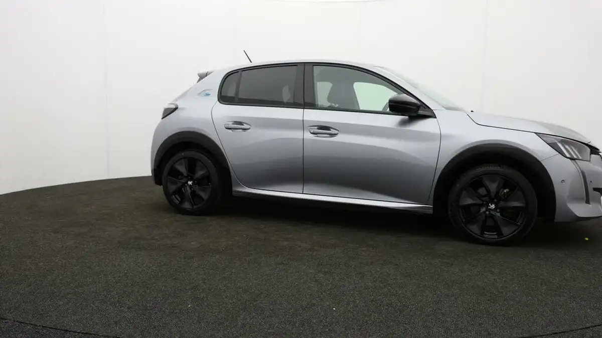 2021-peugeot-208-e-gt-50kwh-big-36