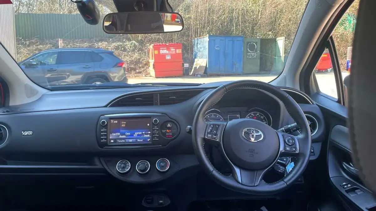 2020-toyota-yaris-15-vvt-i-y20-111bhp-1496cc-big-4