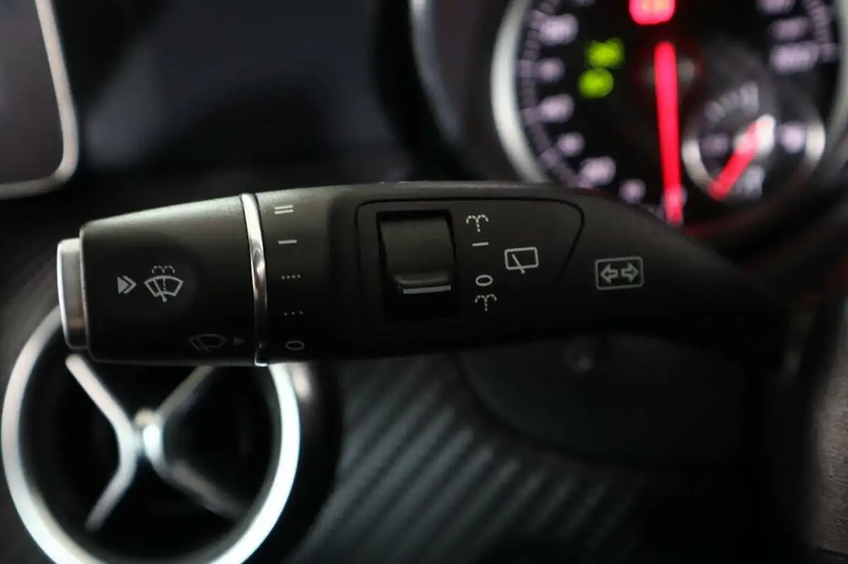 2018-mercedes-benz-a-class-16-a180-amg-line-ss-7g-dct-big-18