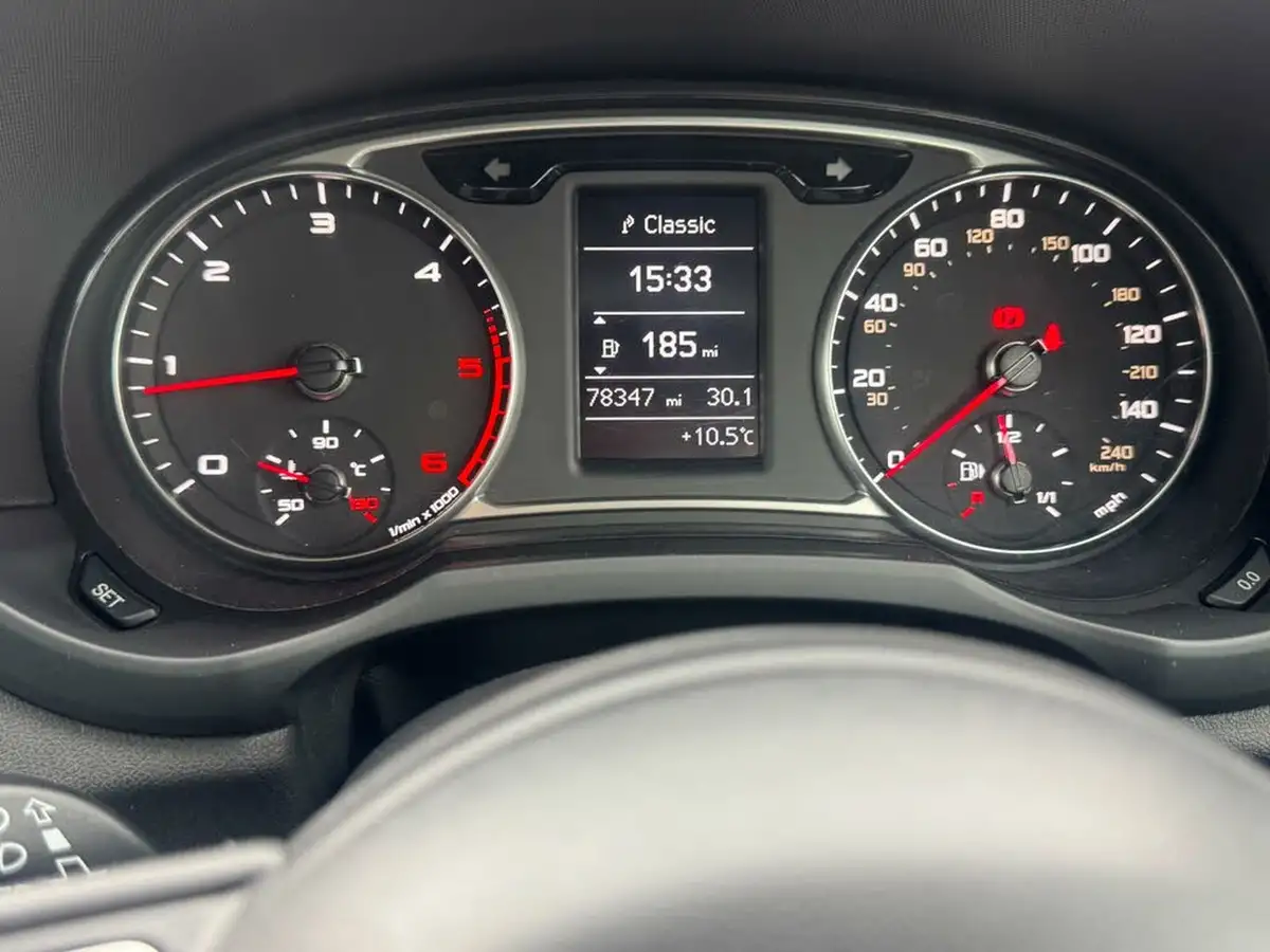 2014-audi-a1-16td-sport-hatchback-3d-big-35