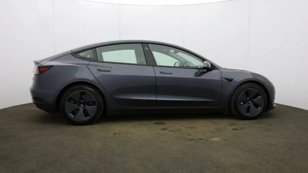 2020-tesla-model-3-e-long-range-big-46