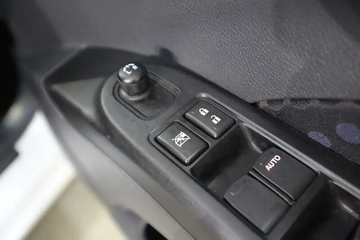 2018-suzuki-celerio-10-sz4-ags-big-35