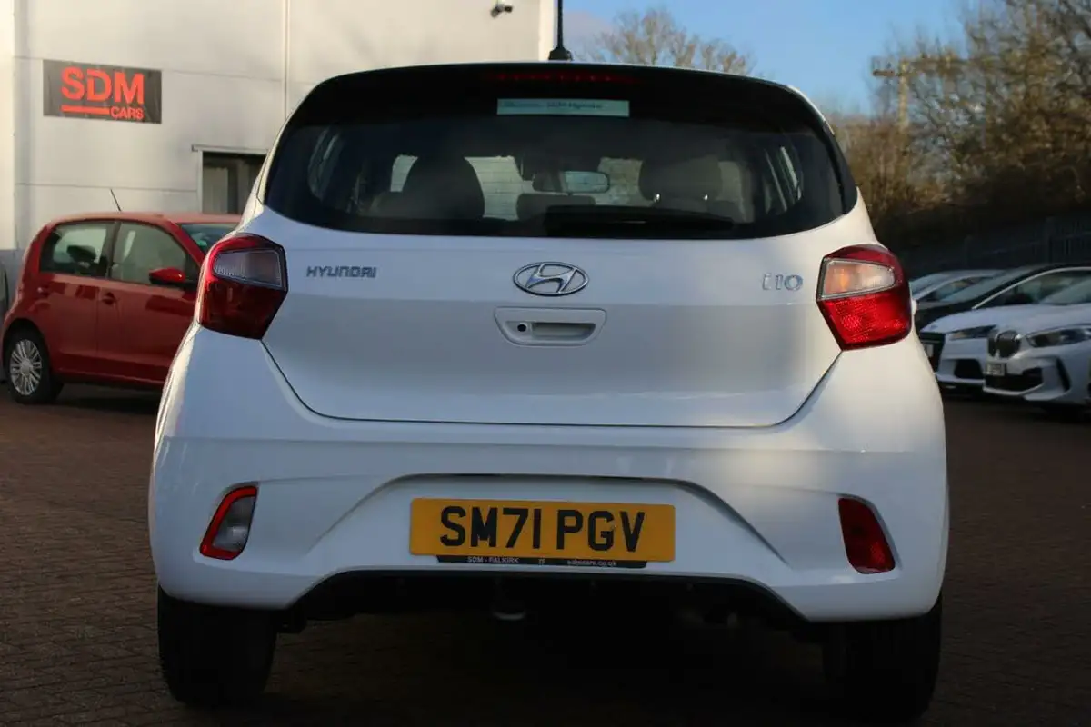 2022-hyundai-i10-12-se-connect-auto-big-5