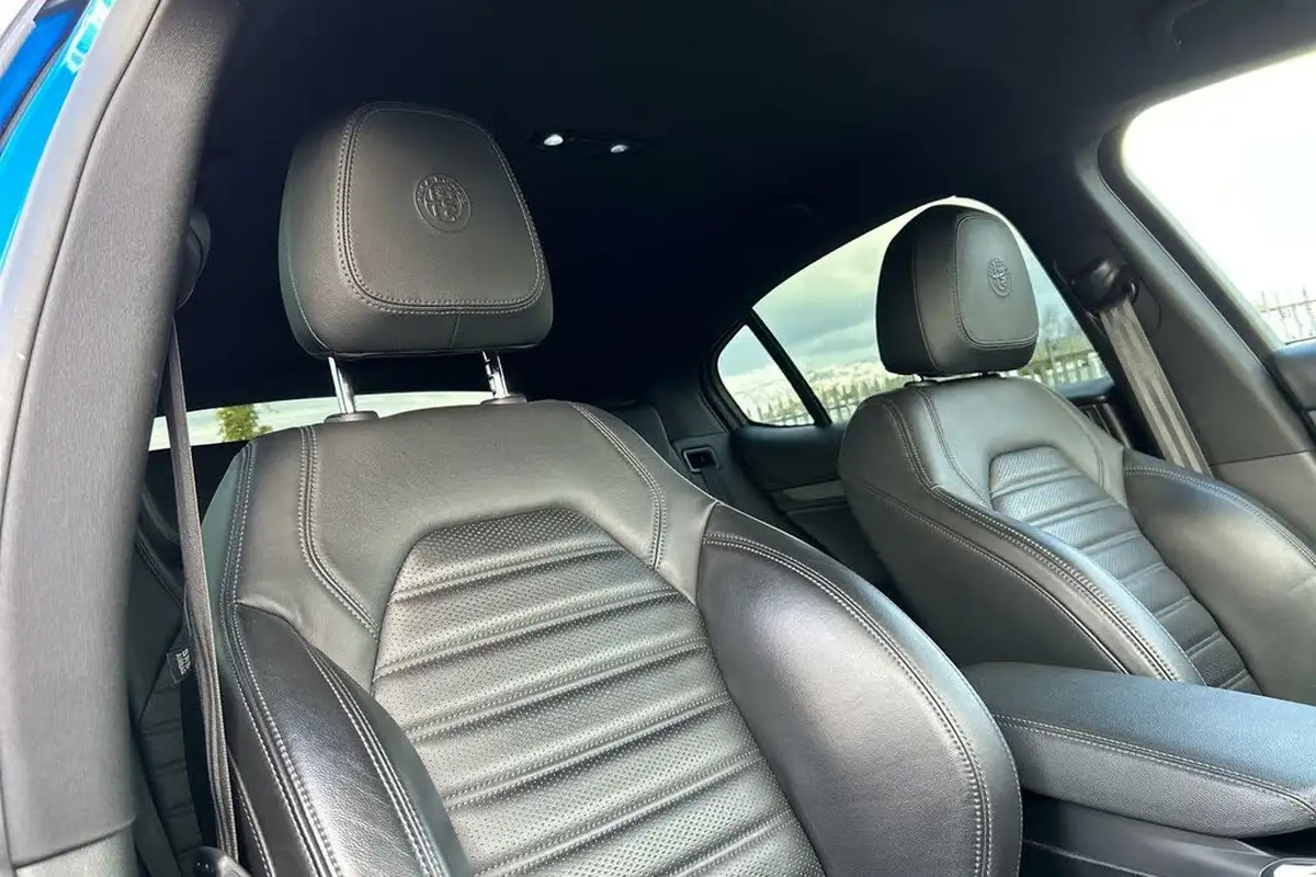 2022-alfa-romeo-stelvio-20-veloce-big-12