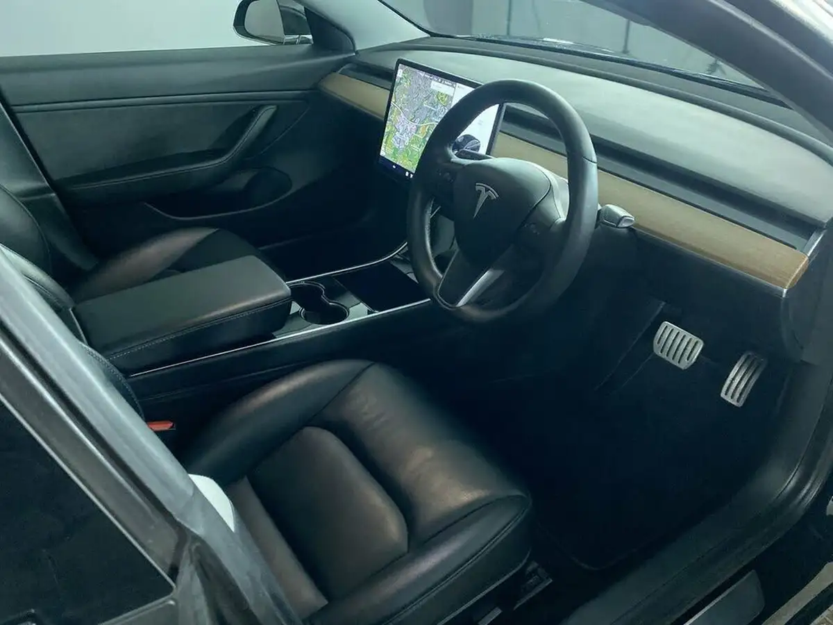 2020-tesla-model-3-e-performance-big-14