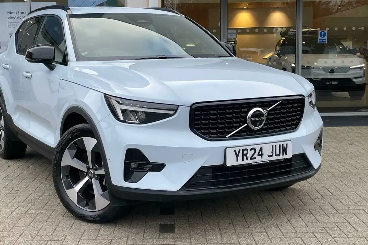 2024-volvo-xc40-20-b3-plus-big-5