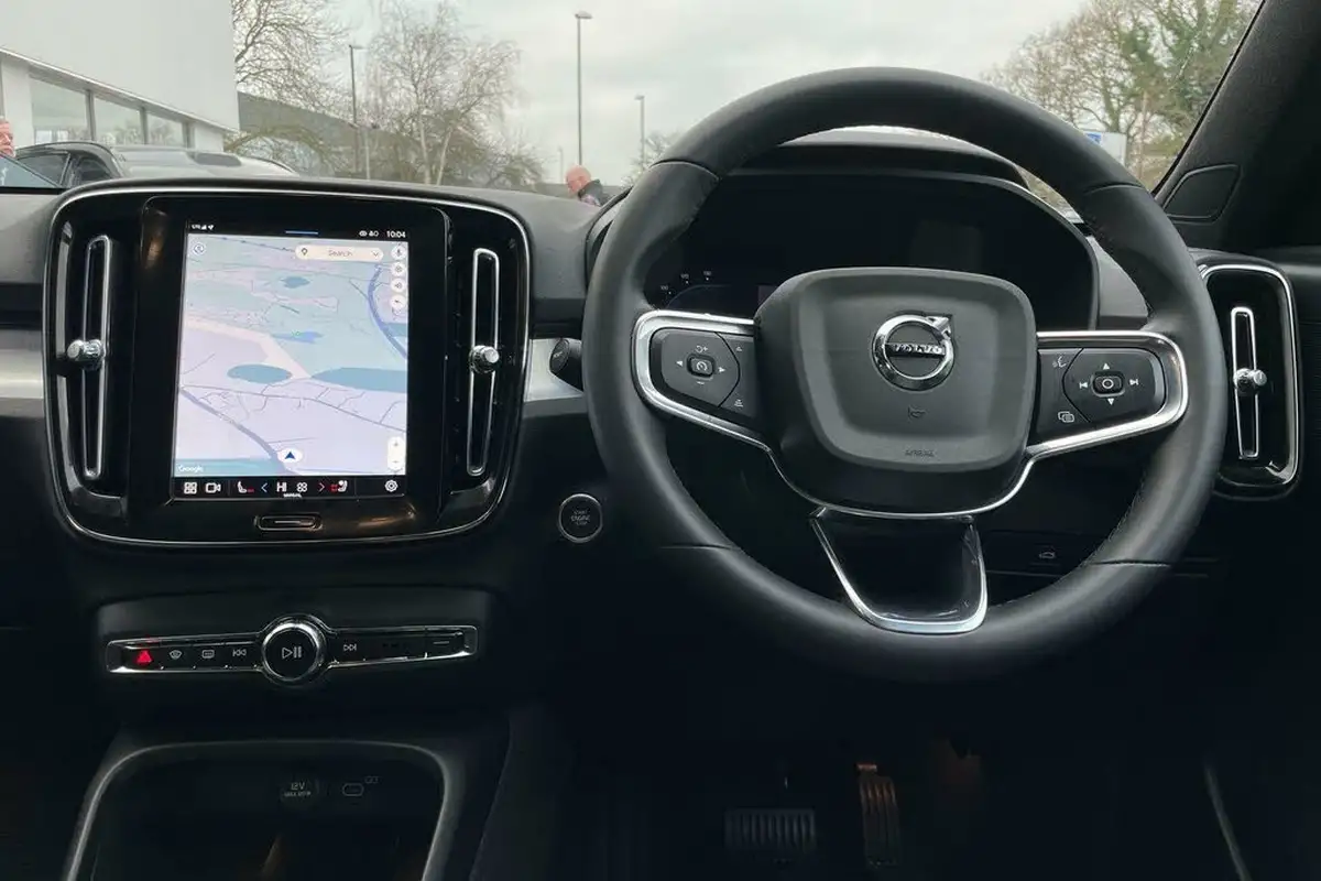 2024-volvo-xc40-20-b3-plus-big-33