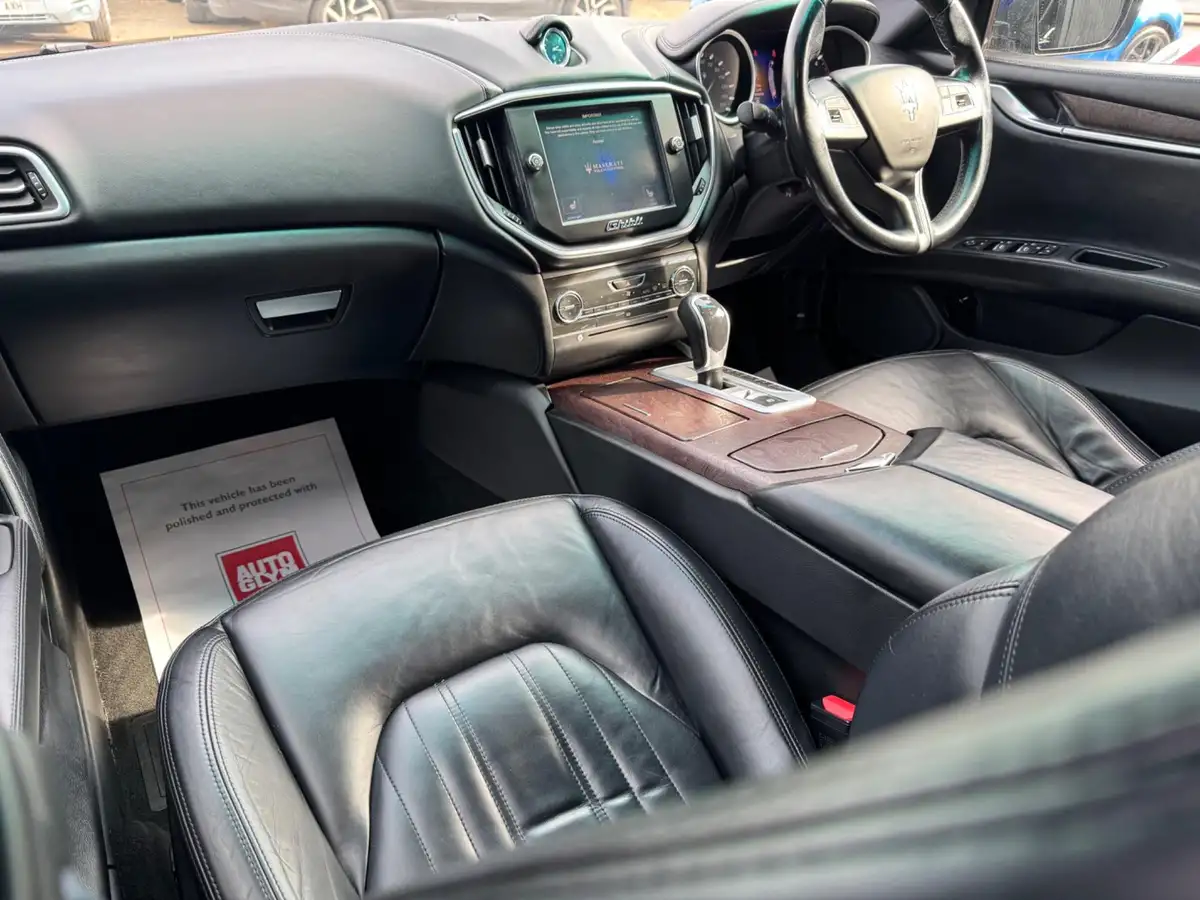 2014-maserati-ghibli-30td-big-42