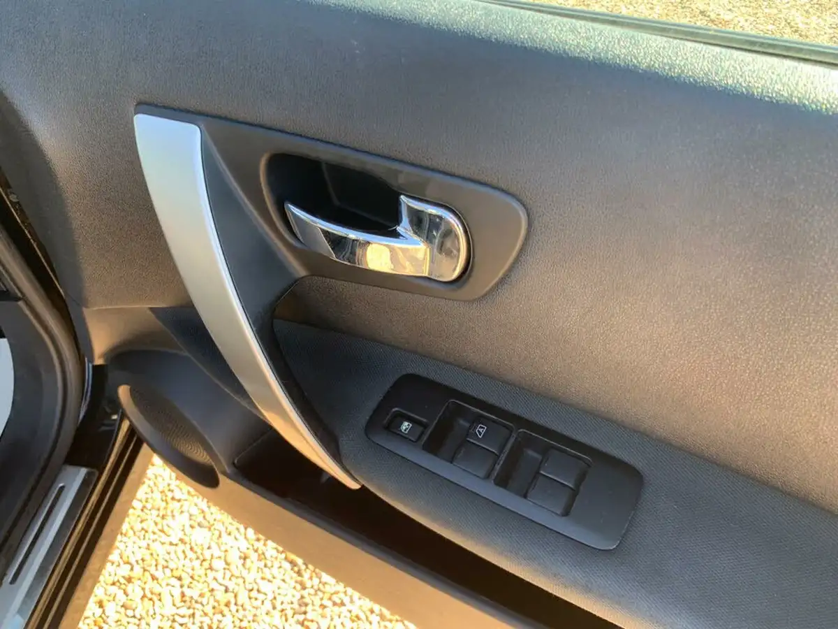 2012-nissan-qashqai-15td-n-tec-big-9