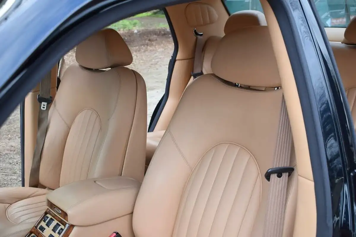 2000-bentley-arnage-68-red-label-big-24
