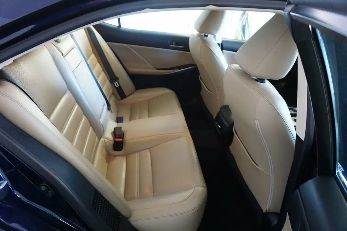 2017-lexus-is-300h-25-advance-big-38