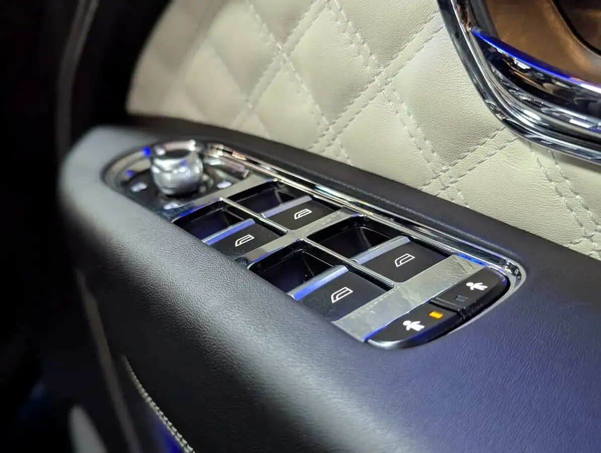 2022-bentley-bentayga-40-v8-big-21