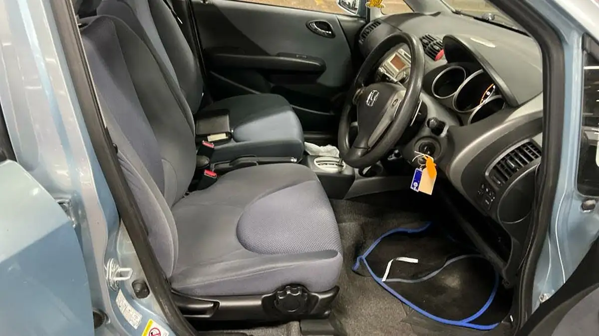 2007-honda-jazz-14-se-cvt-7-big-9