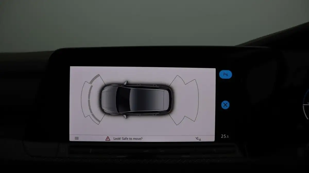 2021-volkswagen-golf-big-23