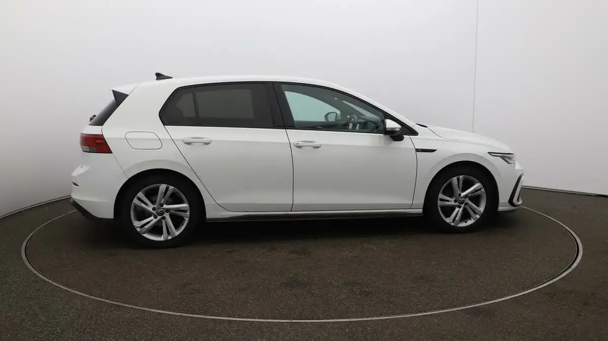 2021-volkswagen-golf-big-41