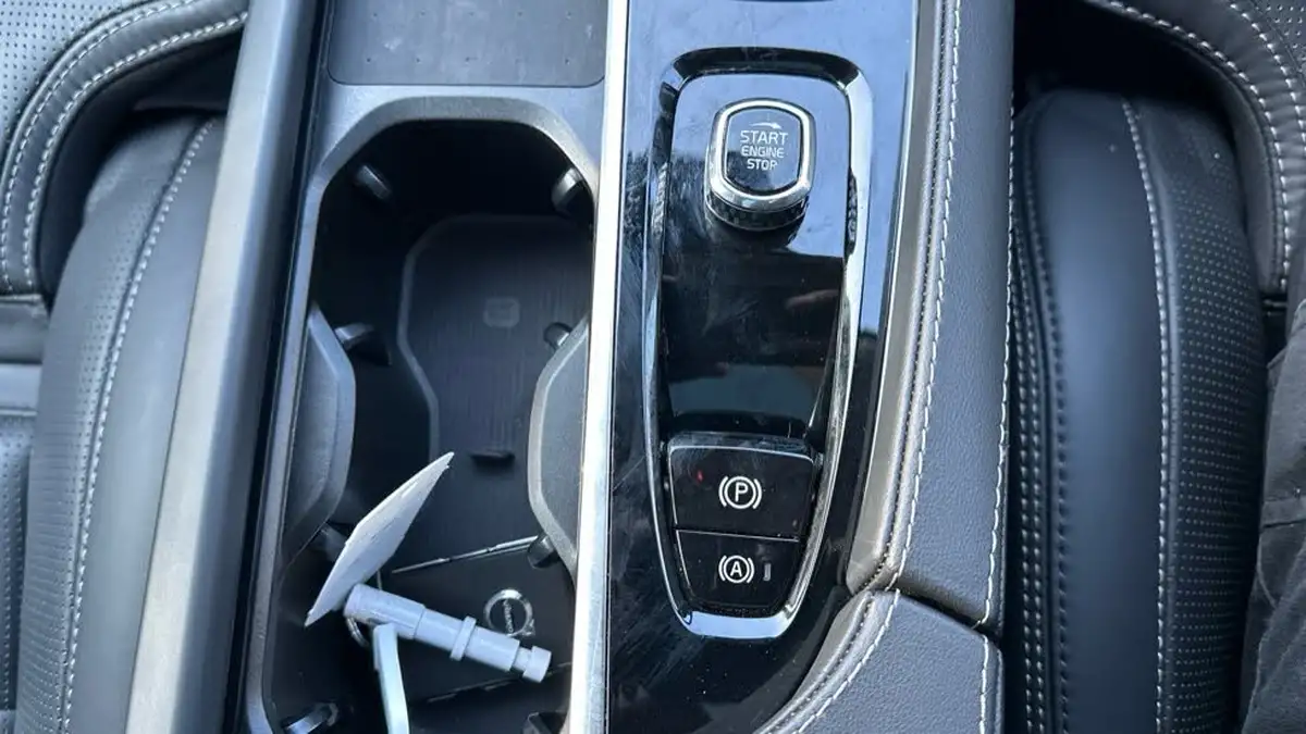 2024-volvo-xc90-20-t8-ultimate-dark-big-32