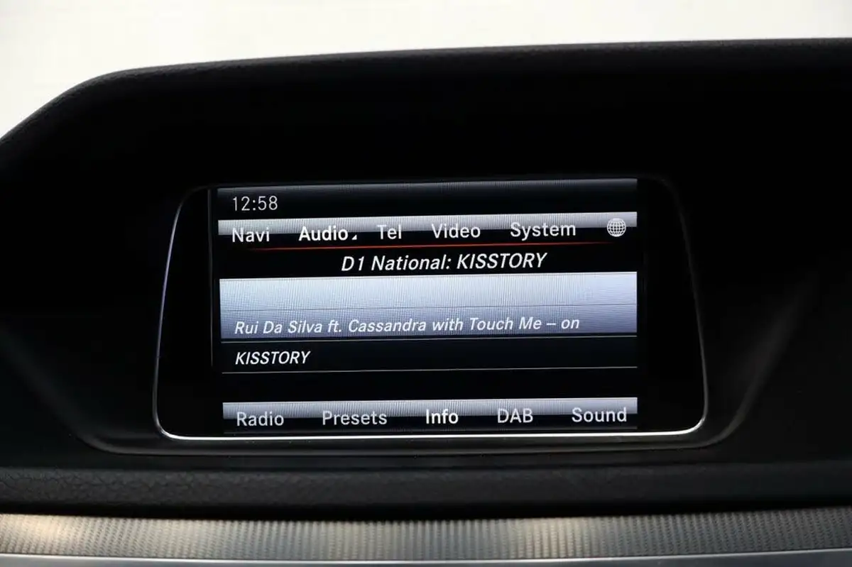 2014-mercedes-benz-e-class-21td-e220-cdi-se-21cdi-170bhp-saloon-4d-7g-tronic-plus-big-17