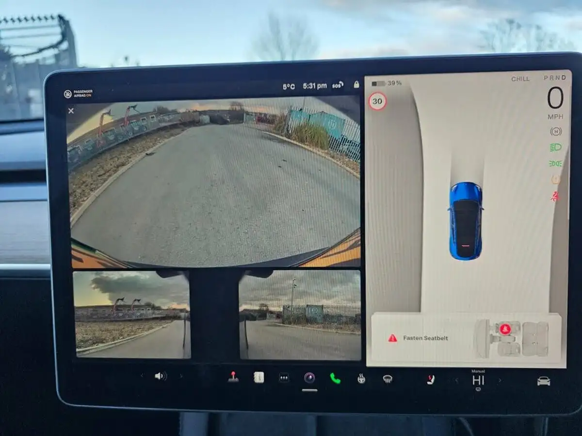 2022-tesla-model-y-e-long-range-big-17