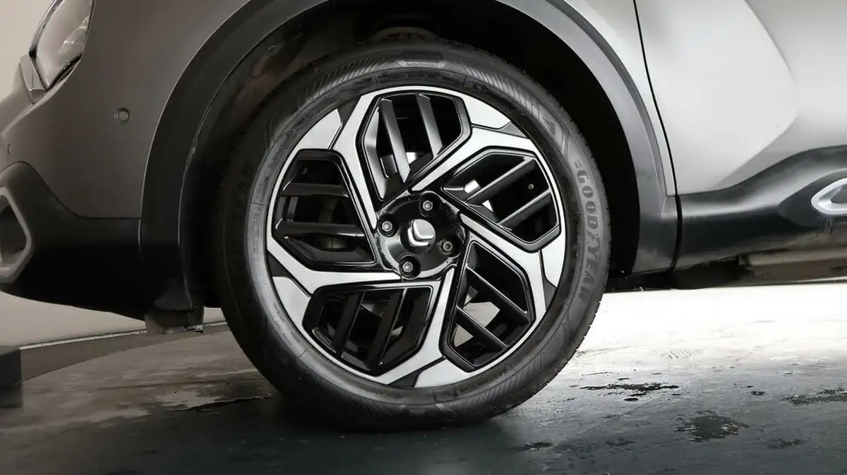 2023-citroen-c4-15bluehdi-shine-plus-big-16