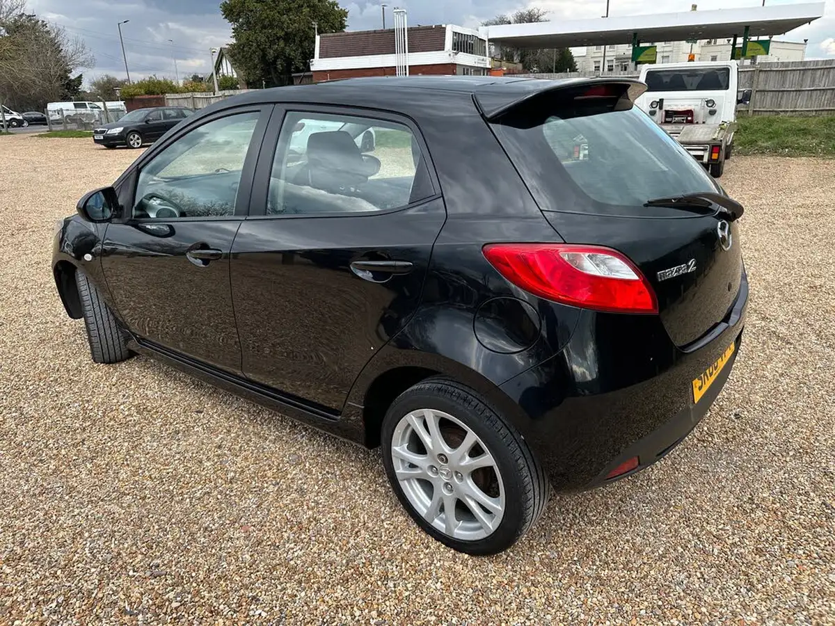 2010-mazda-mazda2-13-takuya-big-4