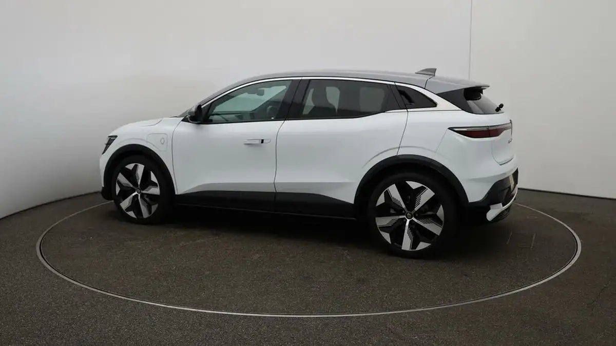 2024-renault-megane-e-tech-e-techno-big-46