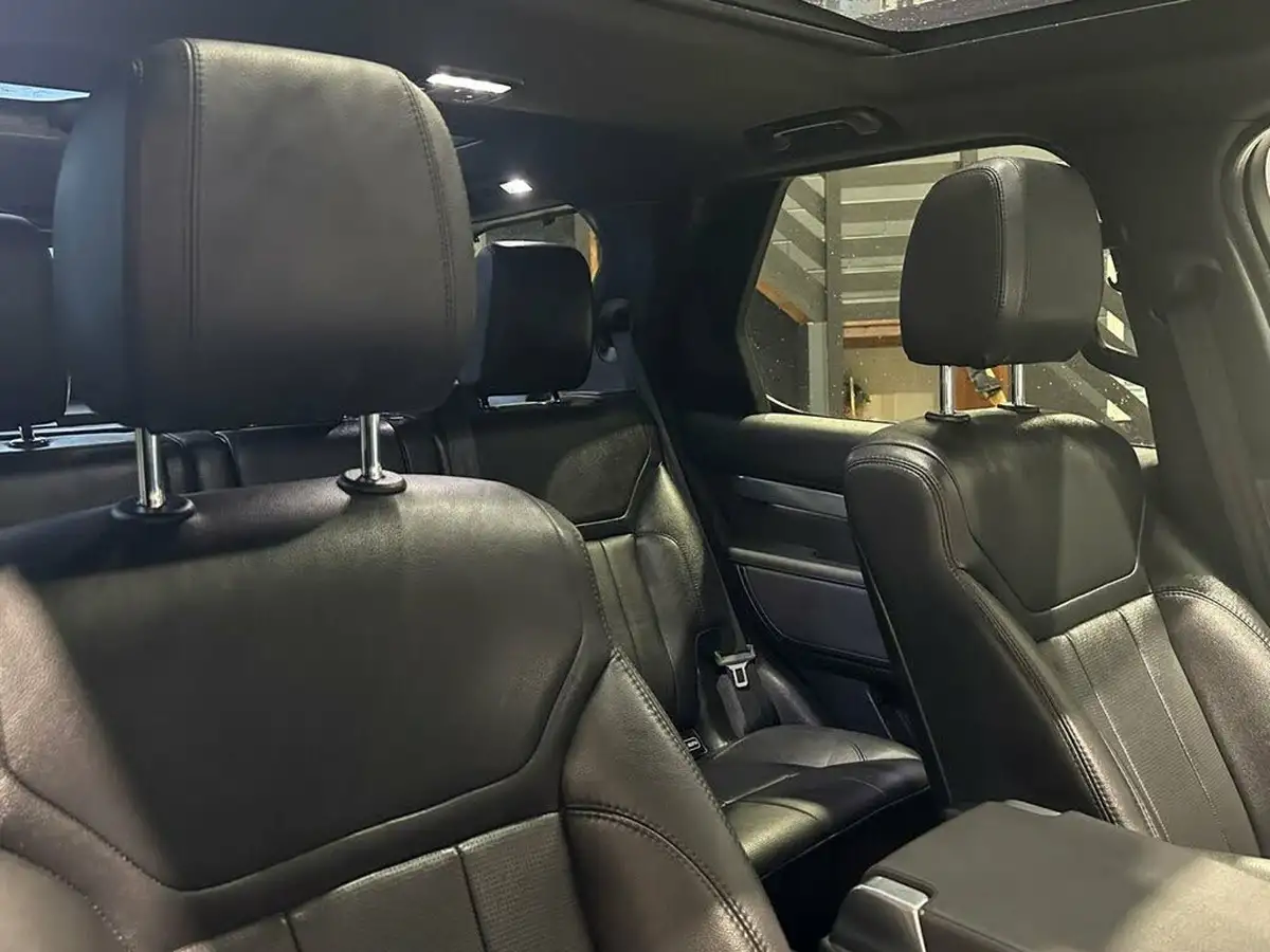 2020-land-rover-discovery-30-sd6-landmark-big-33