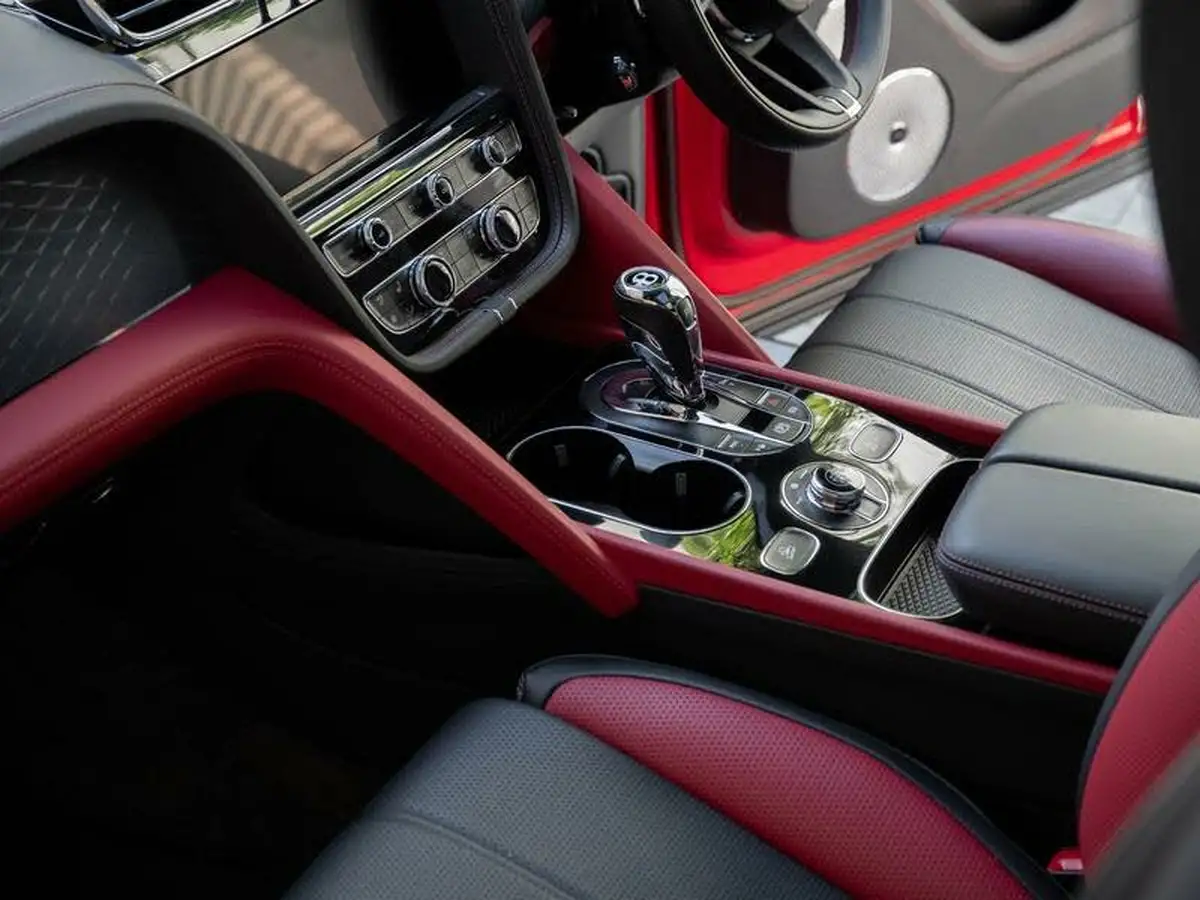 2022-bentley-bentayga-40-v8-big-27