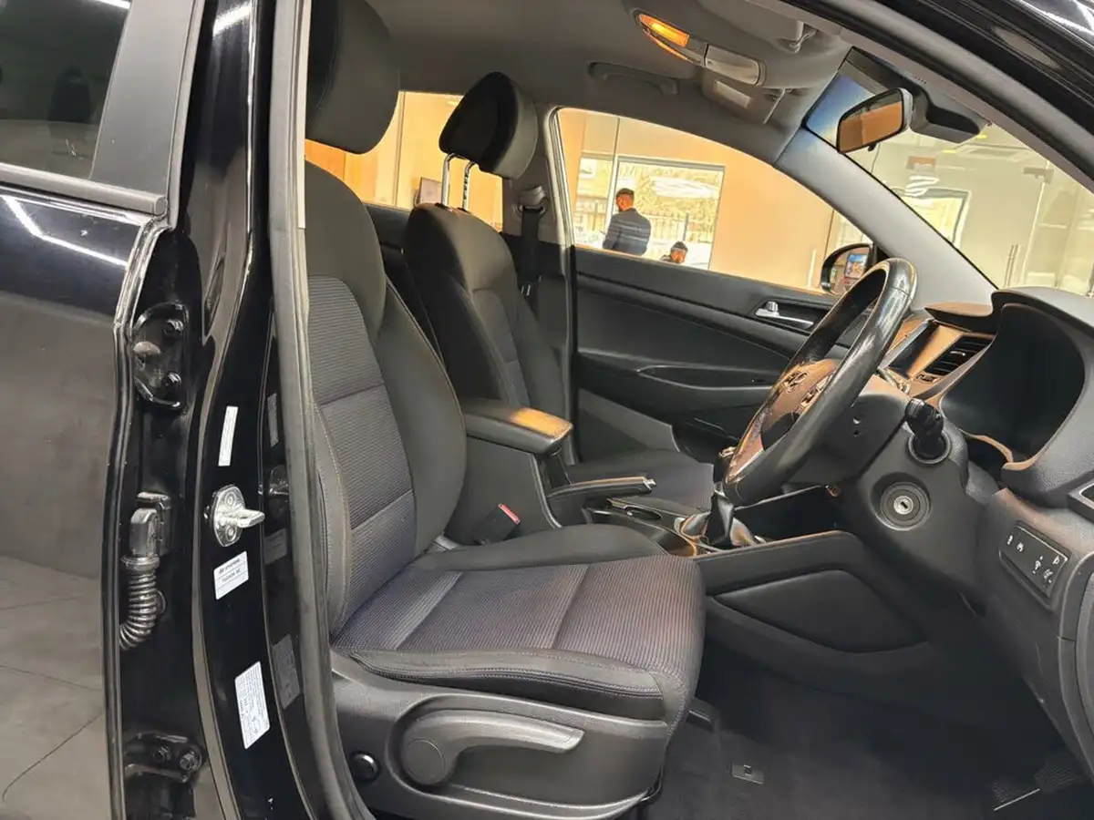 2017-hyundai-tucson-17crdi-blue-drive-se-nav-116ps-big-15