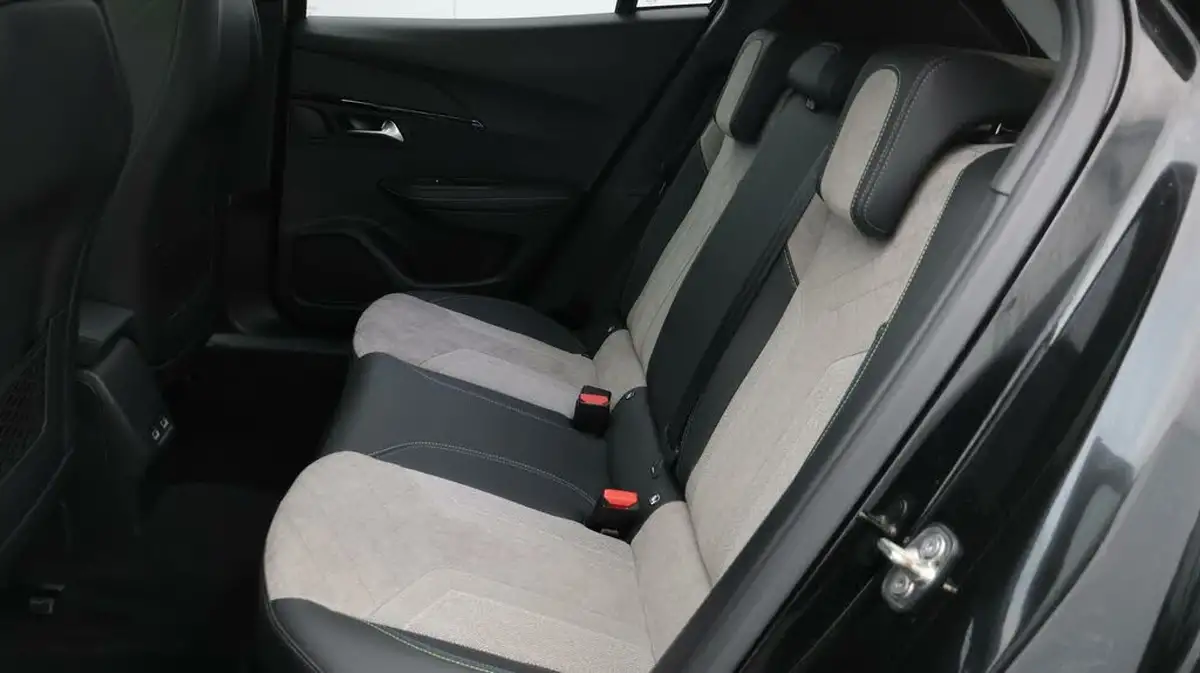 2020-peugeot-2008-suv-e-gt-big-16