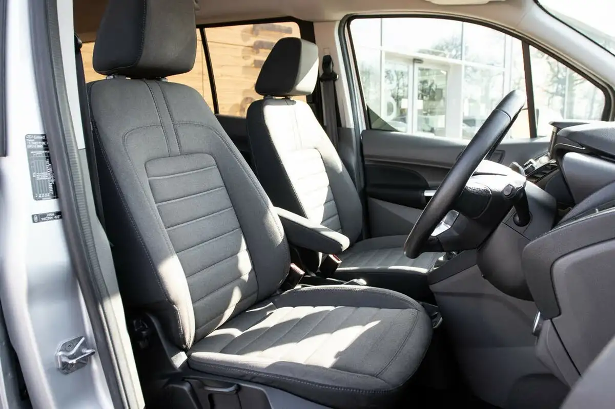 2020-ford-grand-tourneo-connect-15-titanium-big-28
